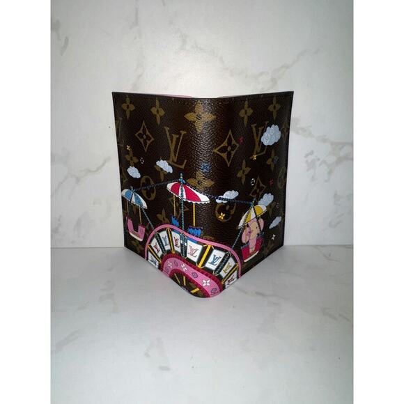 Louis Vuitton Passport Holder - Excellent Condition - Picture 7 of 7